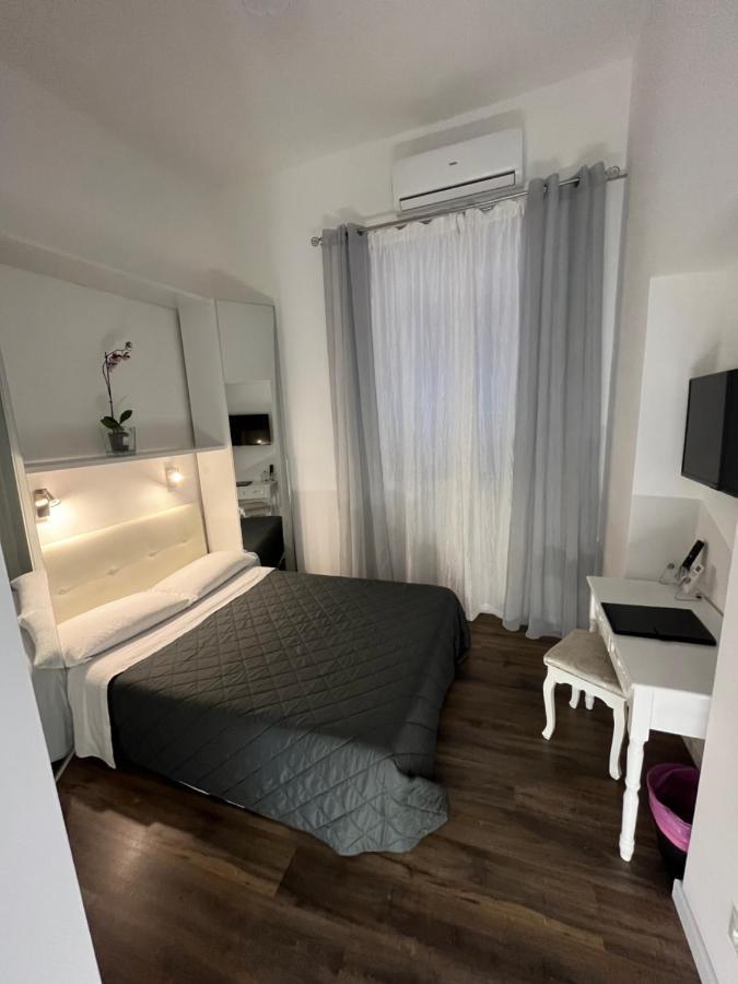 Small Double Room,1299491749:JPEG